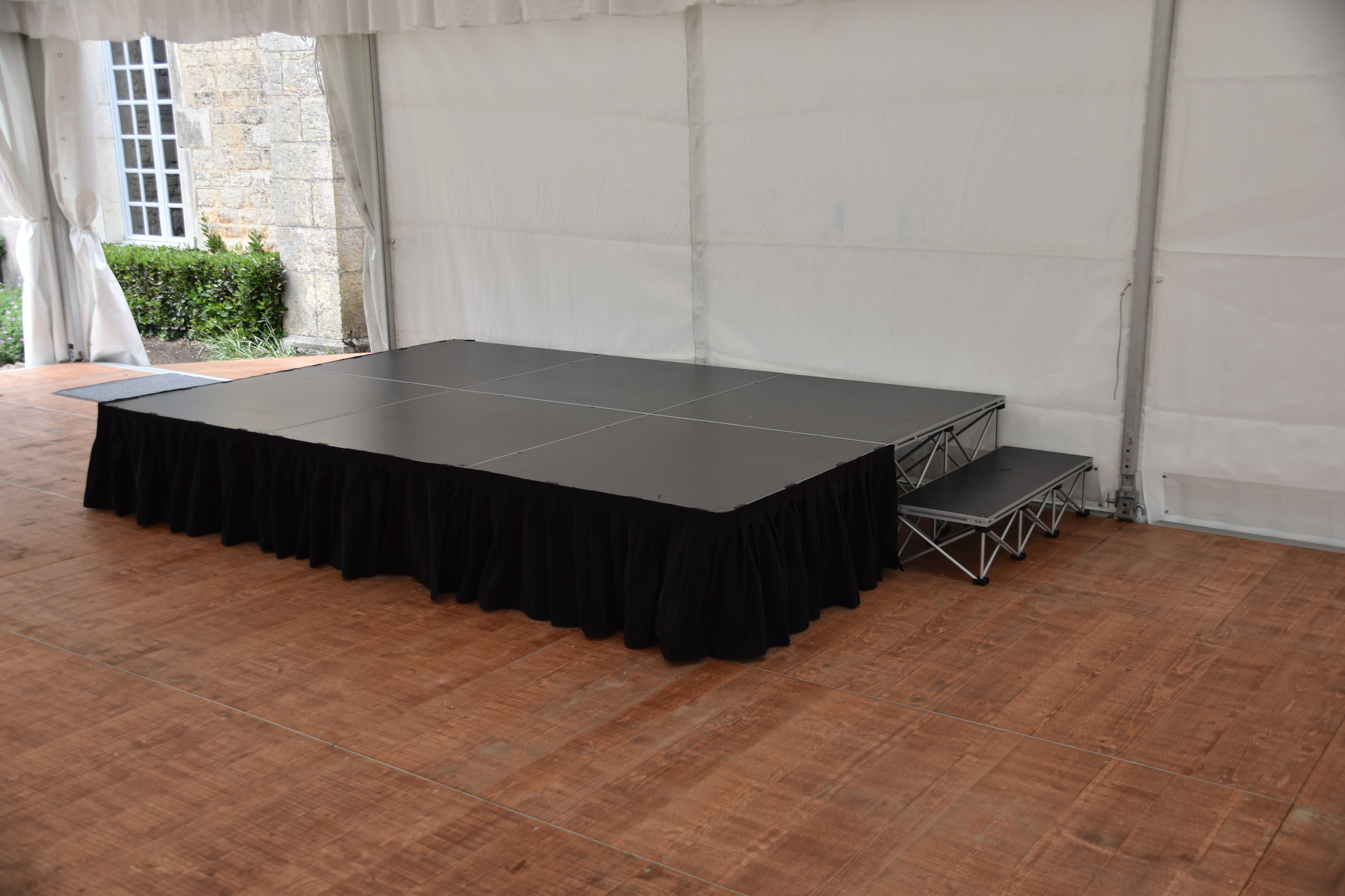 Estrade DJ, discours